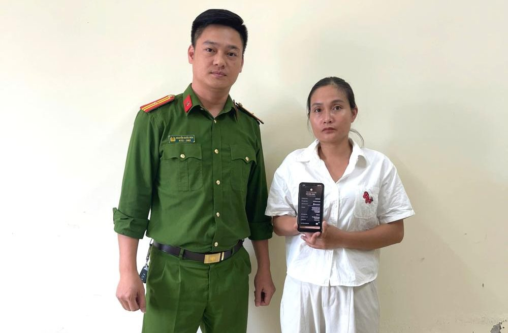 Phát hiện giao dịch chuyển khoản 50 triệu đồng từ Vietcombank sang MB Bank của người phụ nữ SN 1991, công an lập tức vào cuộc điều tra