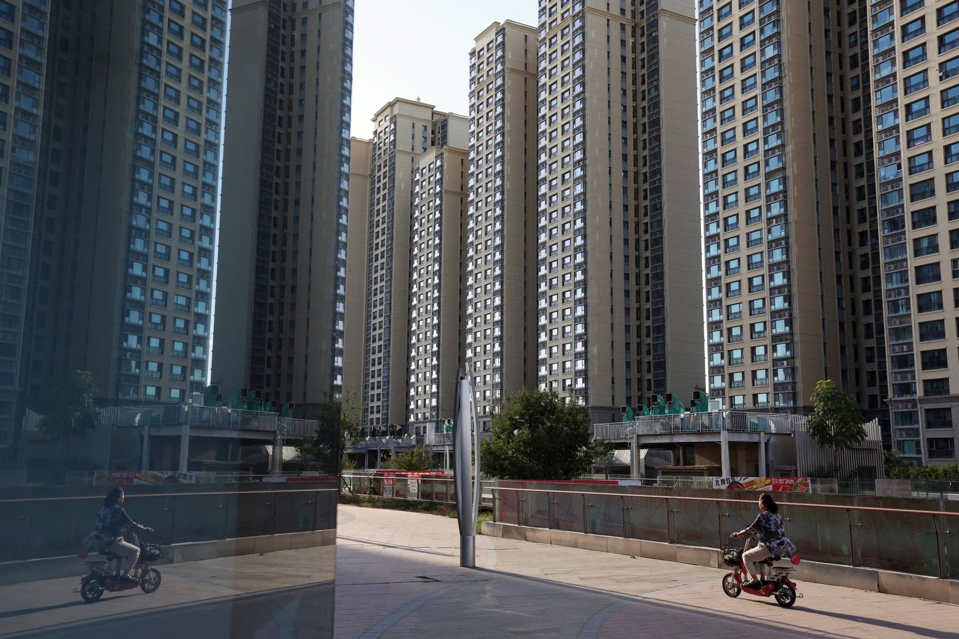 Chuyện không tưởng ở nền kinh tế lớn thứ 2 thế giới: Mua căn hộ 90m2 ở tầng 34, 4 năm sau người đàn ông phát hiện toà nhà chỉ có 32 tầng