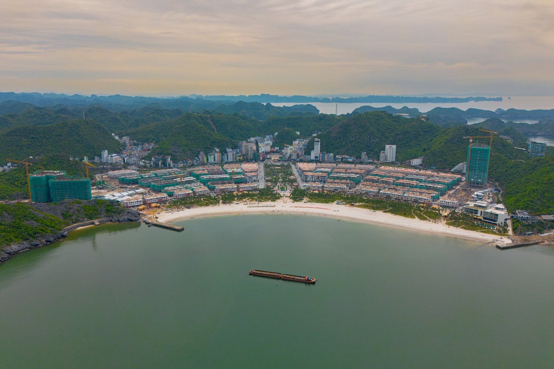 xanh-island-cat-ba2(1).jpg