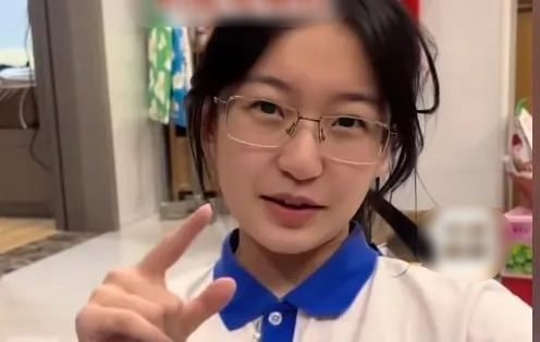 Nữ sinh học giỏi nhưng gần hết giờ thi bỗng xin hủy đáp án, làm lại bài từ đầu: Lúc nộp kết quả, giám thị cũng thấy khó tin