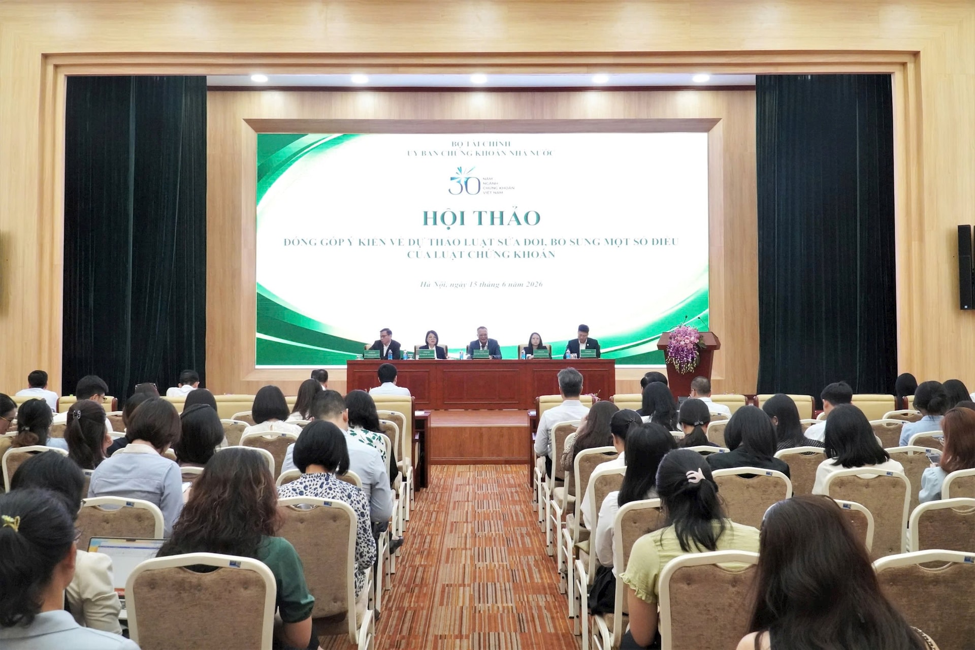 UBCKNN tổ chức Hội thảo góp ý dự thảo Luật sửa đổi, bổ sung một số điều của Luật Chứng khoán