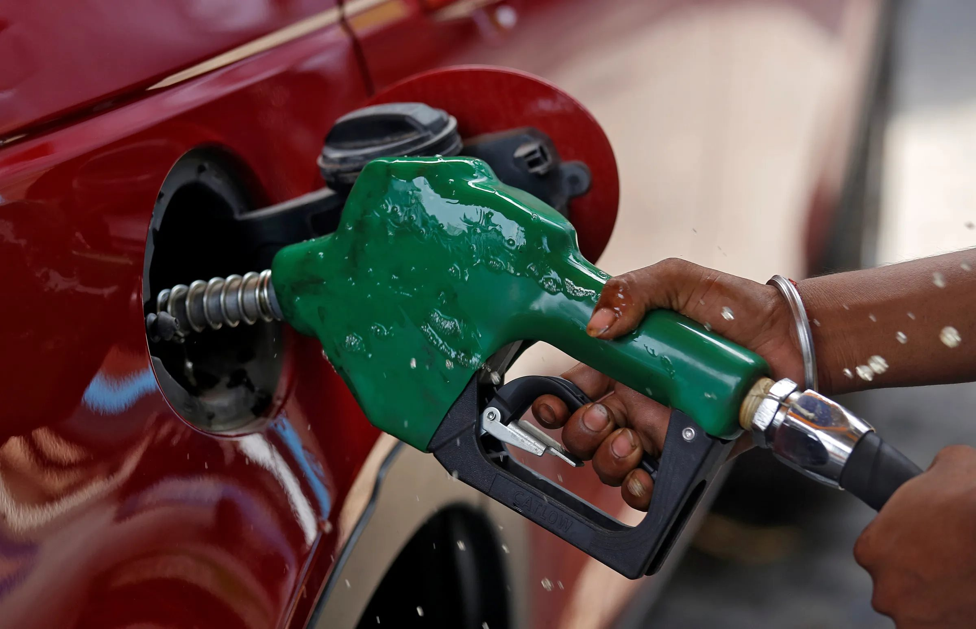 2018-05-21t073345z_55286242_rc187a9b7360_rtrmadp_3_india-fuel.png