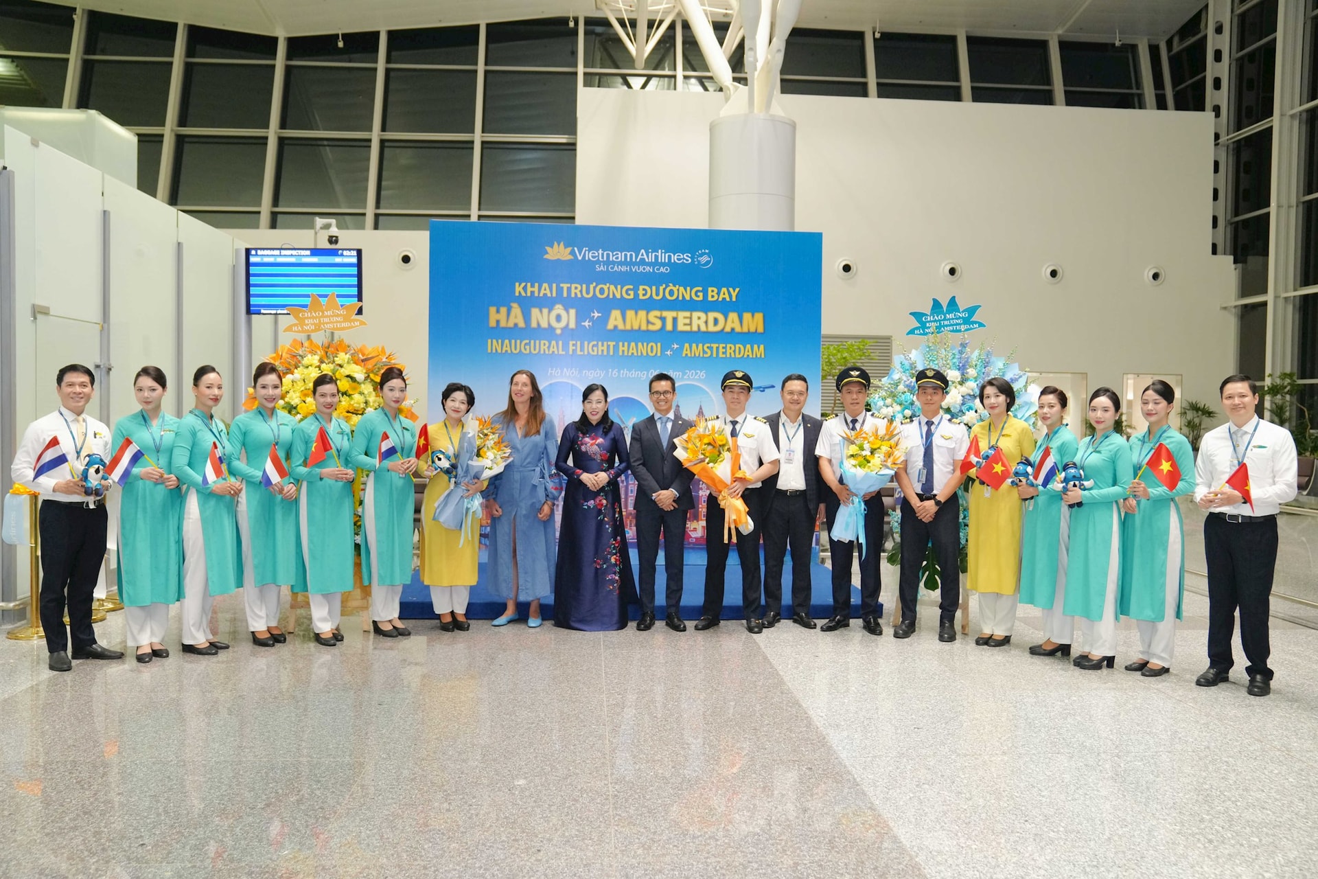 2_optimized.-khai-truong-duong-bay-thang-han-ams.jpg
