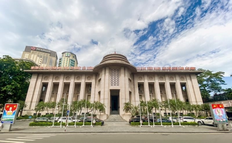 Ngân hàng Nhà nước hút về lượng lớn tiền VND khi lãi suất liên ngân hàng duy trì ở mức thấp