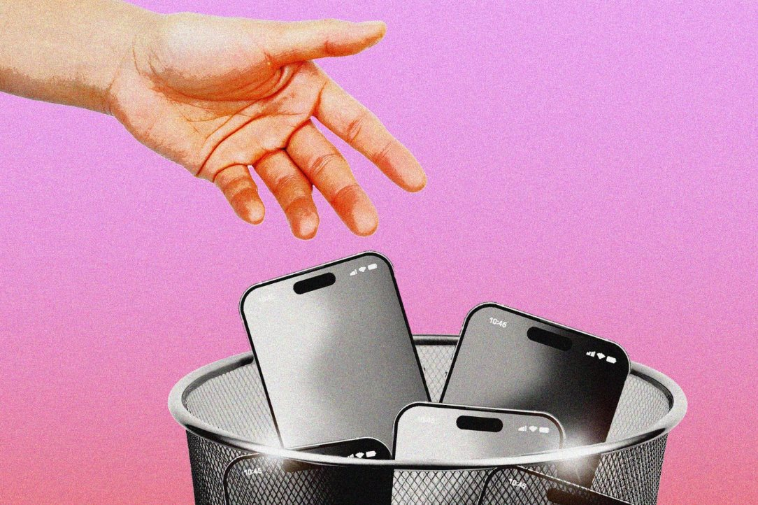 Giữa kỷ nguyên 5,66 tỷ người dùng mạng xã hội, vì sao thế hệ Gen Z chọn "ngắt kết nối" bằng công nghệ 20 năm tuổi?