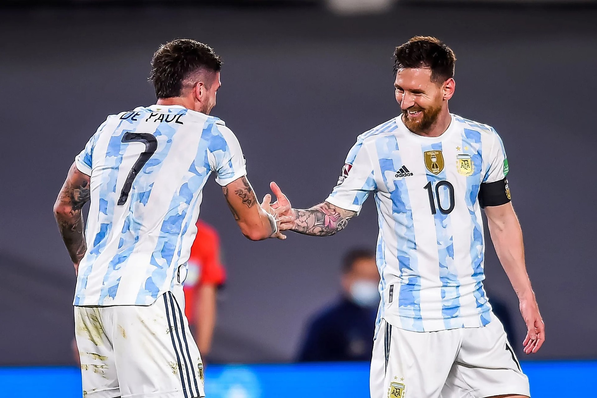 Chân dung "vệ sĩ cứng" của Messi: Trai đẹp Top 1 World Cup 2026 vừa tạo khoảnh khắc không tưởng giúp El Pulga ghi bàn