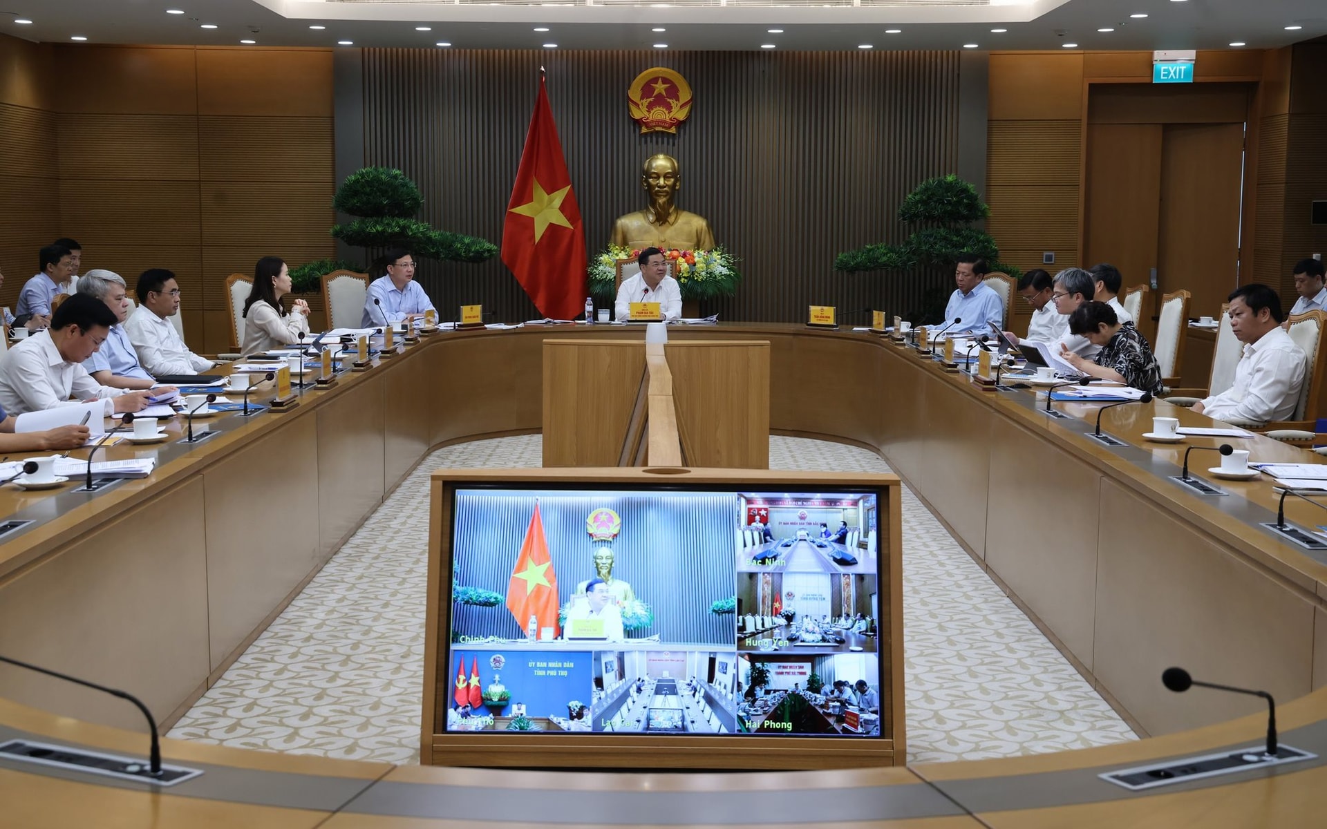 hop-tuyen-duong-sat.jpg