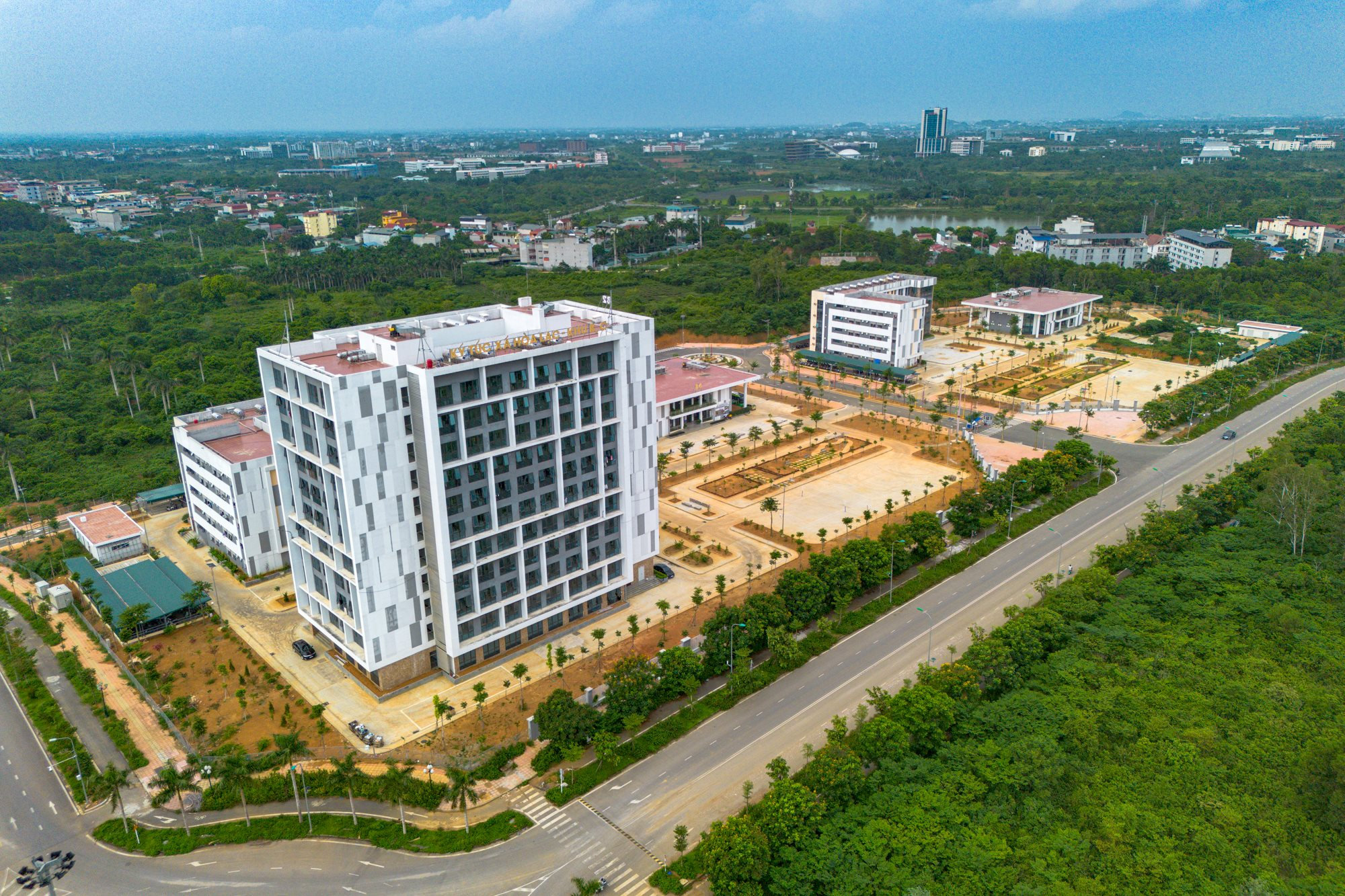 dai-hoc-quoc-gia-ha-noi-tai-hoa-lac13.jpg