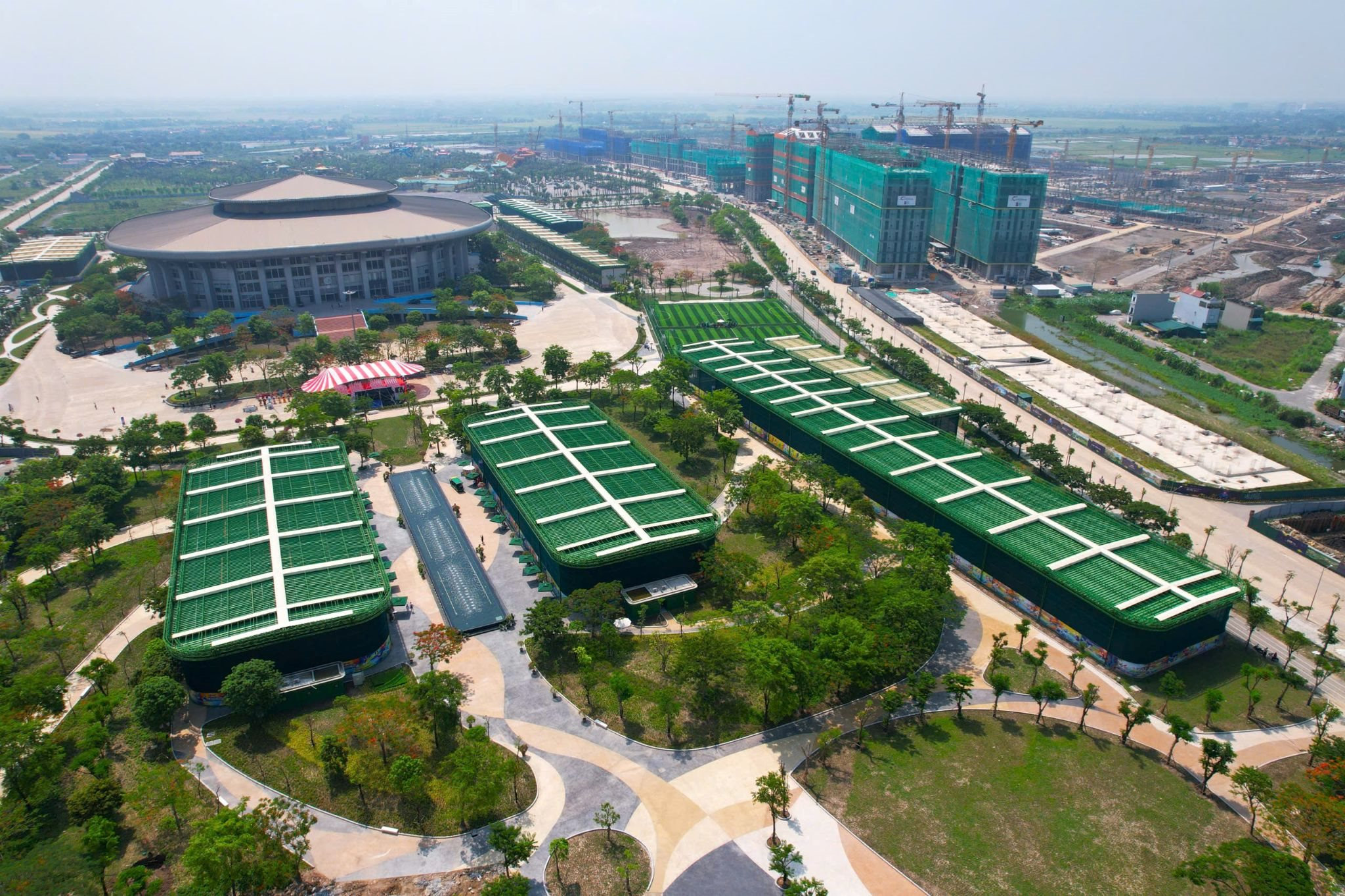 Cận cảnh công viên thể thao đa năng lớn nhất Việt Nam: 58 sân tập, sân vận động gần 3.000 chỗ ngồi, vào cửa hoàn toàn miễn phí