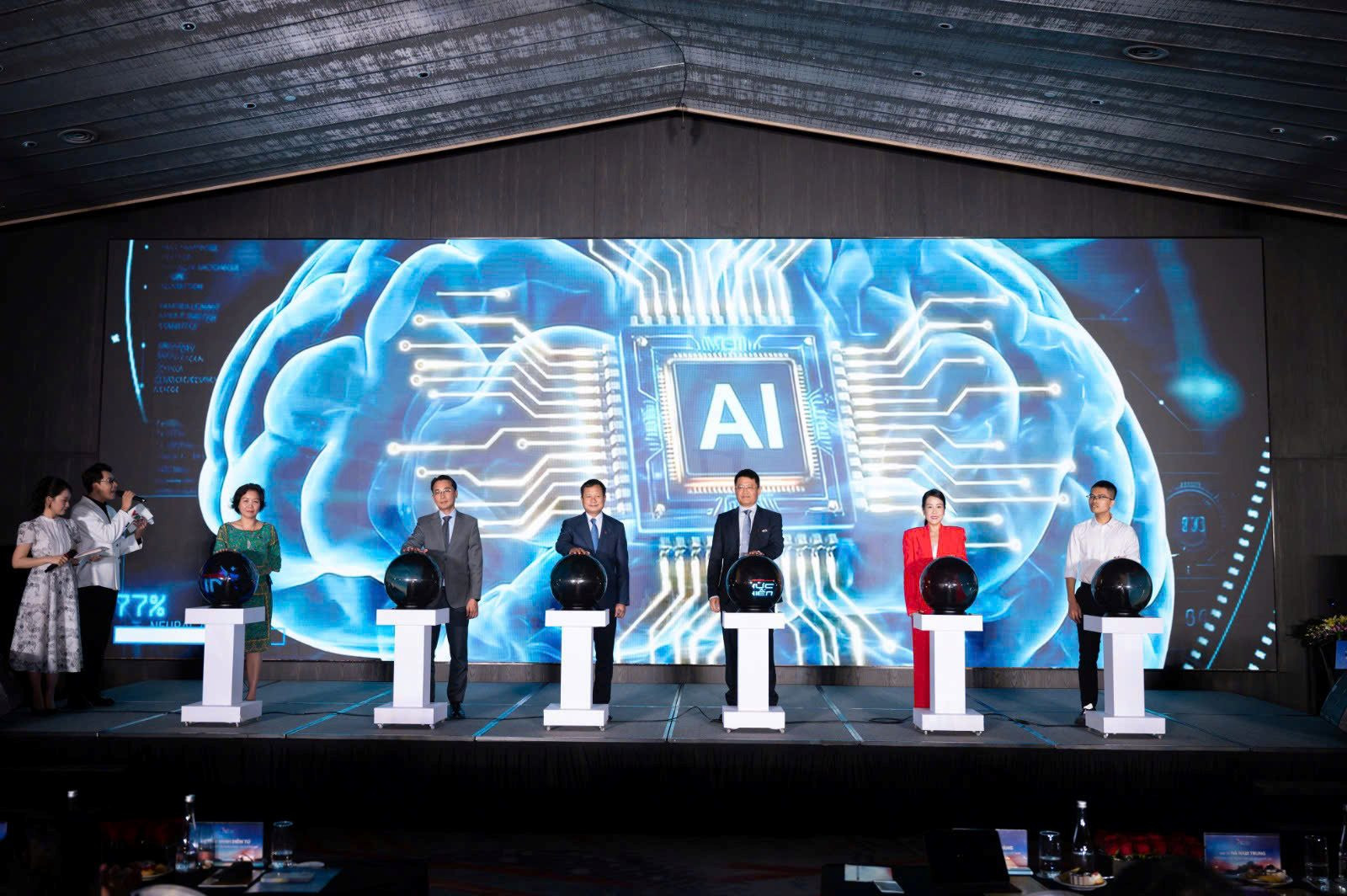 “AI Thực chiến” mùa 2: Techcombank tiếp tục tài trợ giải thưởng “Điều kỳ diệu” tới 1 triệu USD, Tiến sĩ AI Phạm Hy Hiếu trực tiếp làm Ban Giám khảo