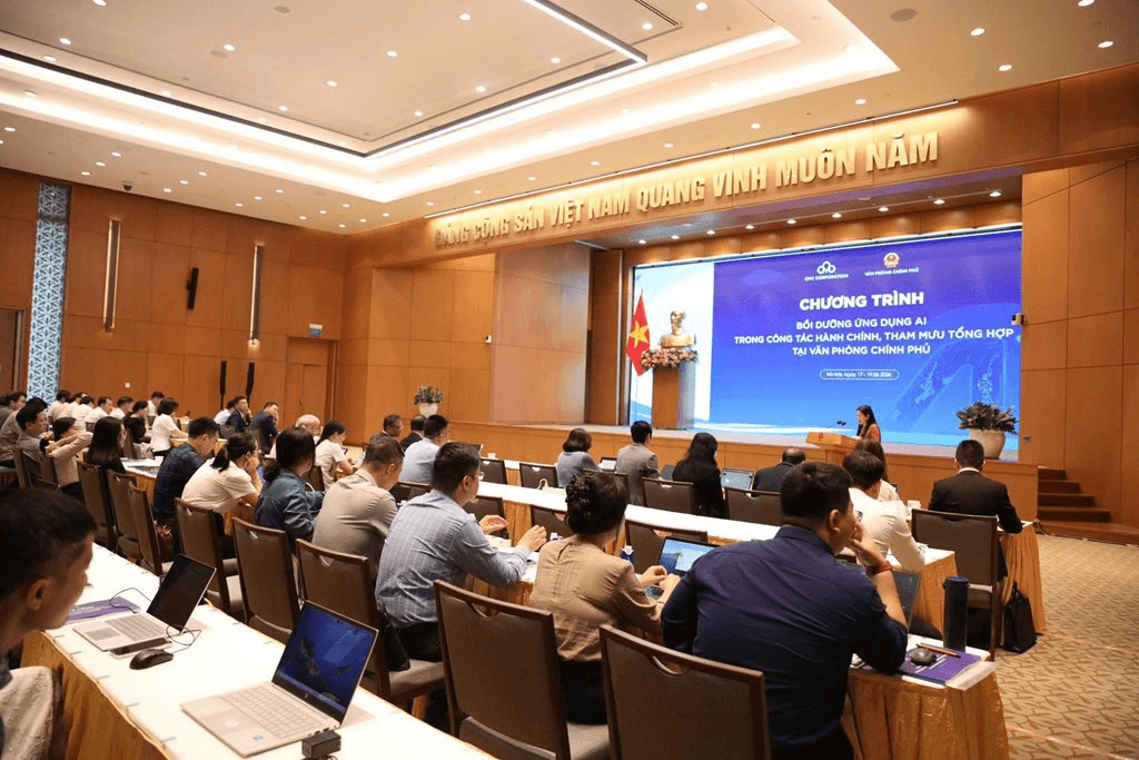 CMC đồng hành Văn phòng Chính phủ bồi dưỡng chuyển đổi AI trong công tác hành chính và tham mưu tổng hợp