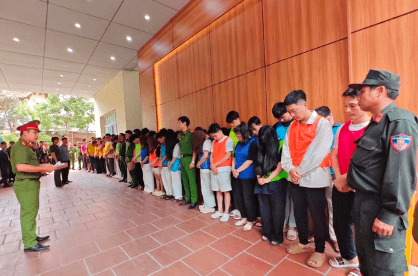 Nhận lương cứng 6-8 triệu đồng cùng tiền hoa hồng theo số tiền lừa đảo, nhiều sinh viên mới ra trường trở thành mắt xích trong đường dây lừa đảo kỳ nghỉ