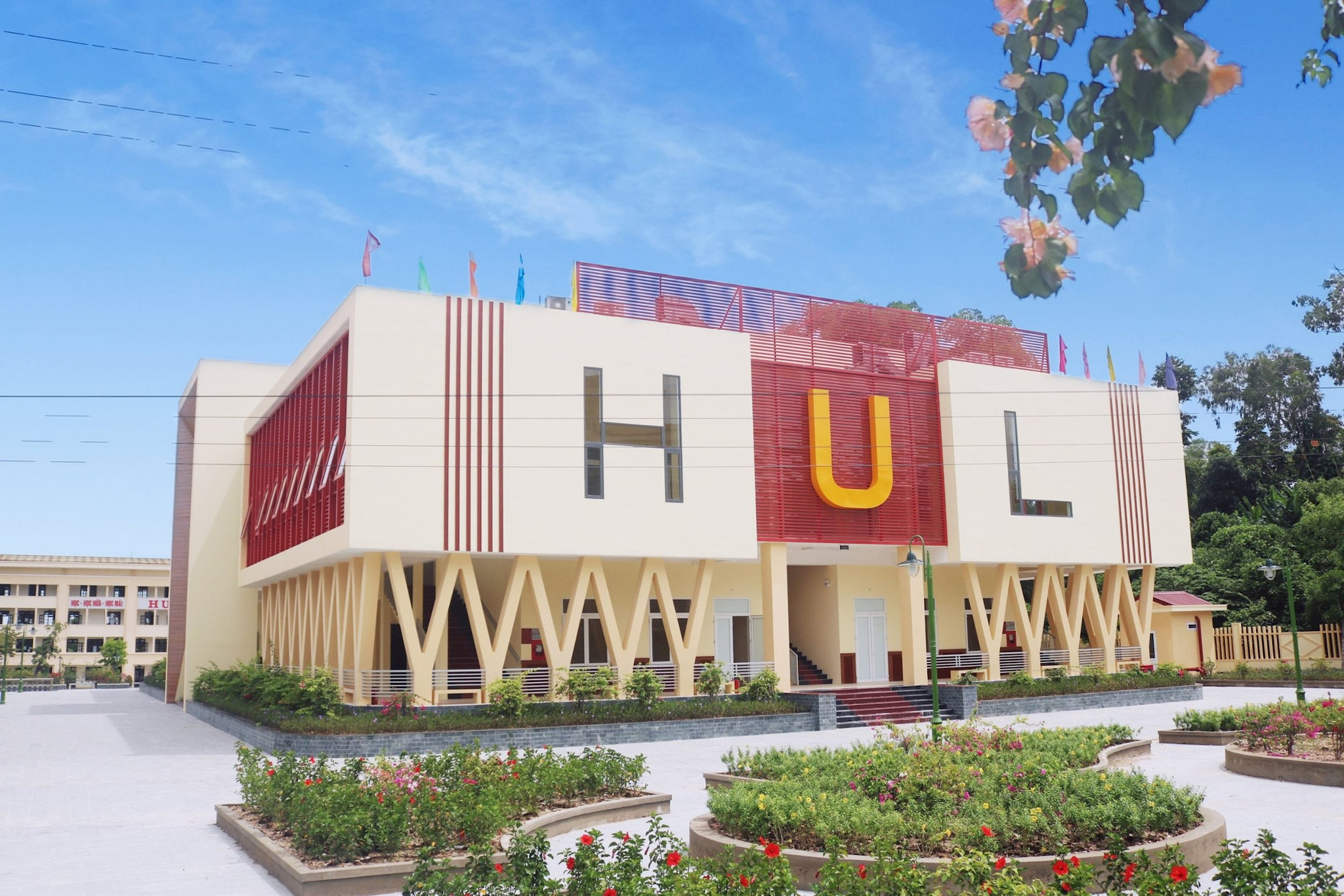 Việt Nam có 1 đại học vùng sở hữu đội ngũ 258 Giáo sư, Phó Giáo sư, 861 Tiến sĩ, hướng tới mục tiêu vào top 300 trường hàng đầu châu Á