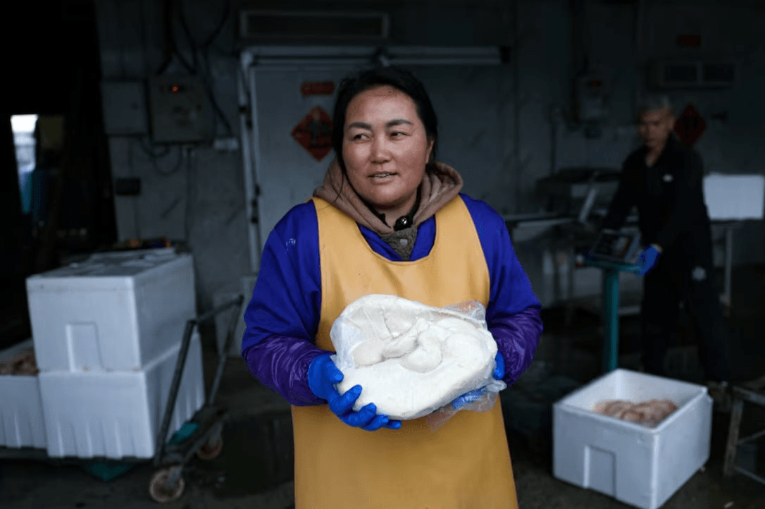 "Khoe" buồng gan ngỗng nặng 2,9 kg, nông dân Trung Quốc hé lộ cách khiến sản phẩm của Pháp bị lấn áp