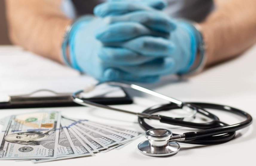 Đại án lừa đảo Medicare 15 tỷ USD tại Mỹ: Dùng da nhân tạo biến bệnh nhân thành cây rút tiền để mua siêu xe, người thân cận của chính phủ cũng dính líu