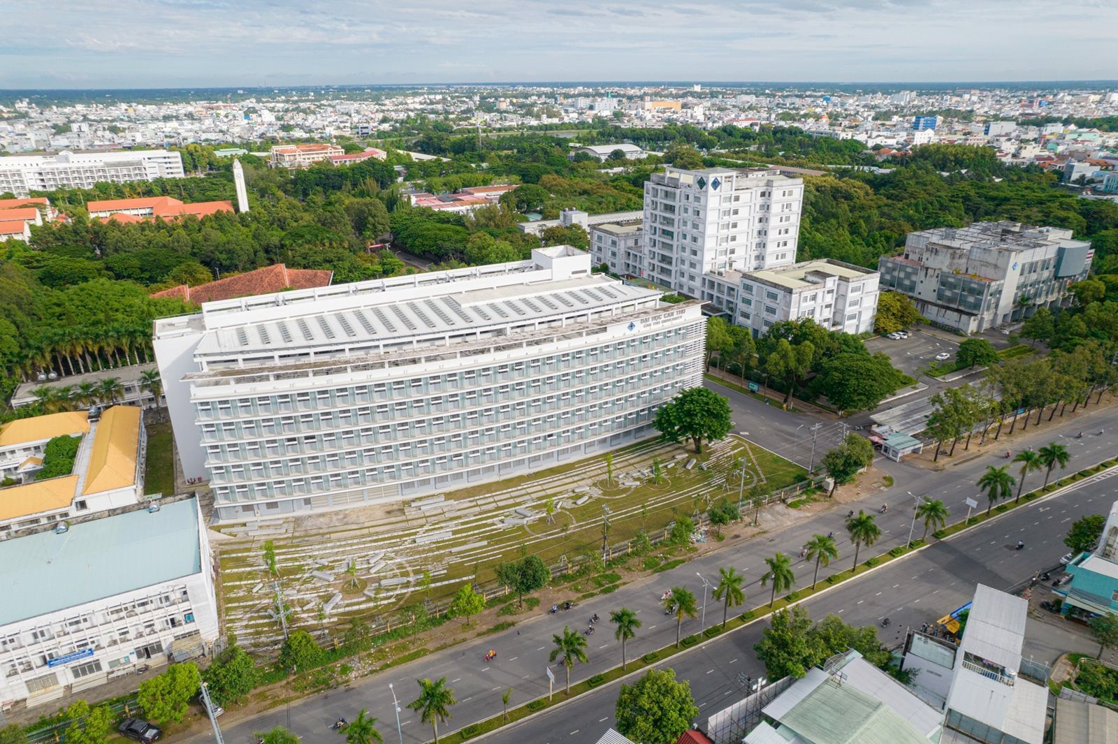 Việt Nam có 1 đại học vùng đạt doanh thu hơn 1.200 tỷ đồng/năm, quy tụ đến 221 Giáo sư, Phó Giáo sư, vừa vào BXH tốt nhất toàn cầu