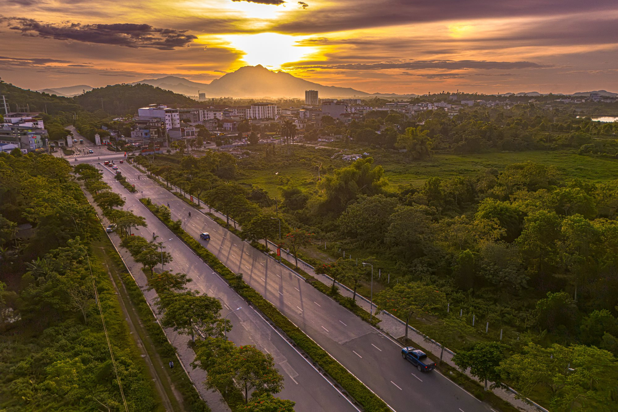 khu-cong-nghe-cao-hoa-lac4.jpg