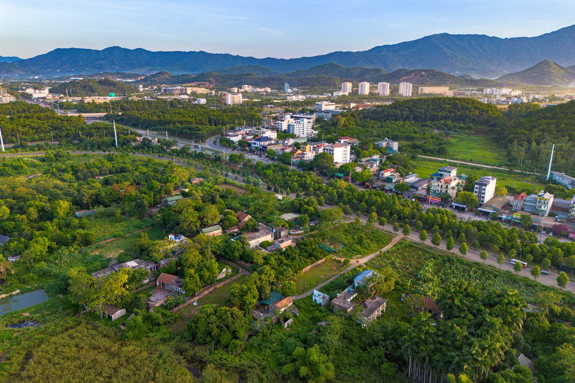 khu-cong-nghe-cao-hoa-lac9.jpg