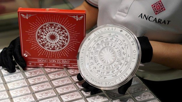 Giá bạc hôm nay nhích nhẹ