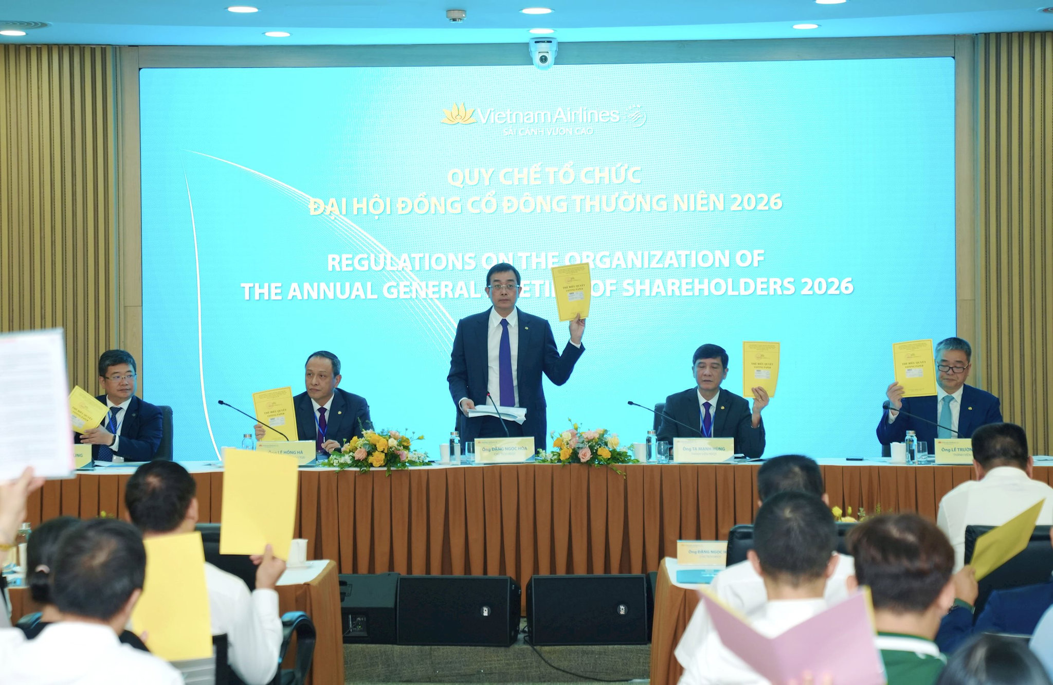 ĐHĐCĐ Vietnam Airlines: Doanh thu 2026 mục tiêu 138.899 tỷ đồng, khai thác tàu chở hàng đầu tiên vào quý 3 năm nay