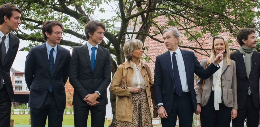 Cuộc sống 5 cậu ấm, cô chiêu nhà tỷ phú Bernard Arnault: Bị đào tạo như quân đội để kế nghiệp đế chế LVMH, bữa trưa cũng là nơi cha 'kiểm tra bài cũ'