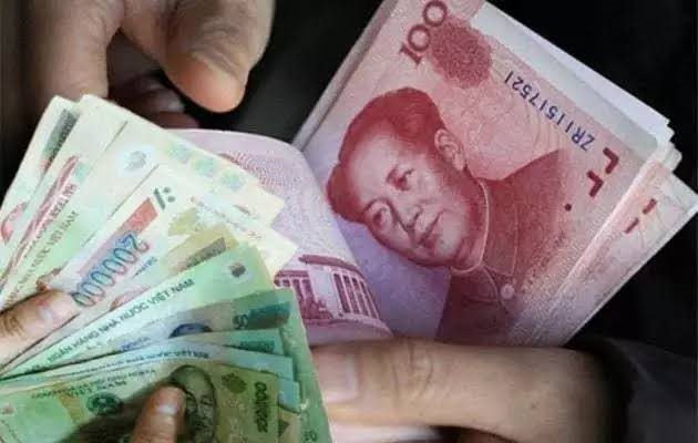 Hết cảnh người Việt phải đổi cả xấp ngoại tệ để đi du lịch tại nhiều nước
