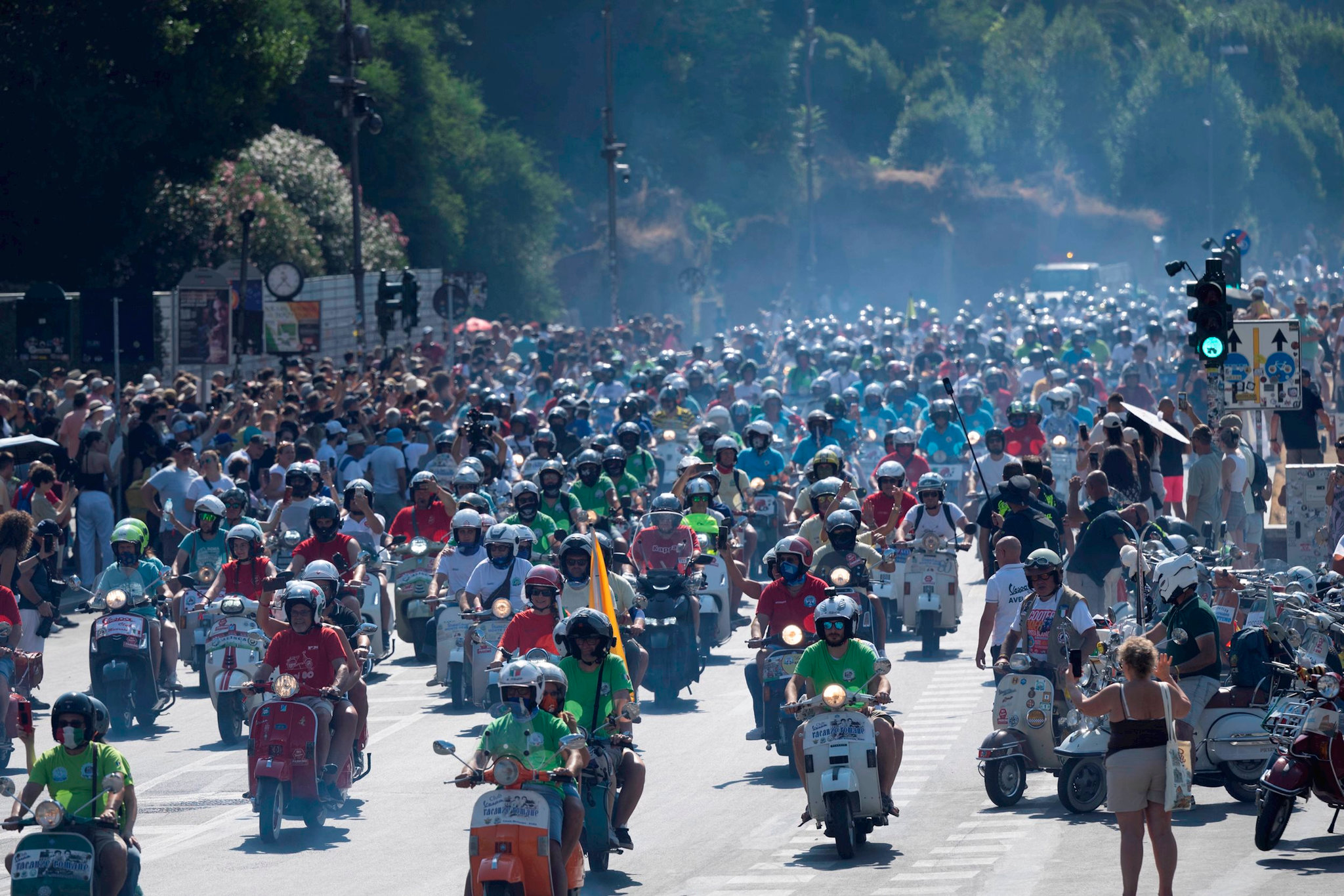 02_vespa-parade.jpg