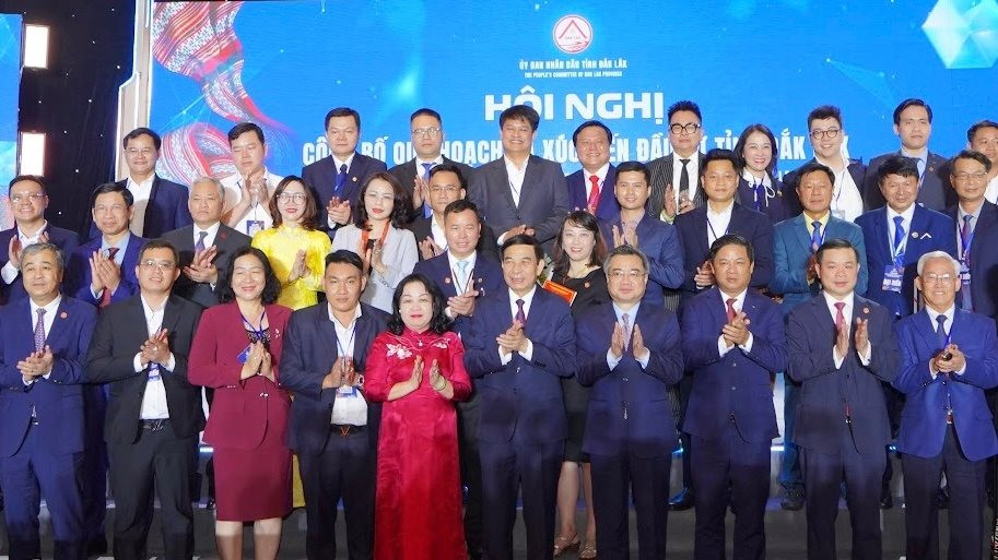 toan-canh-hoi-nghi-cong-bo-quy-hoach-va-xuc-tien-dau-tu-tinh-dak-lak.jpg