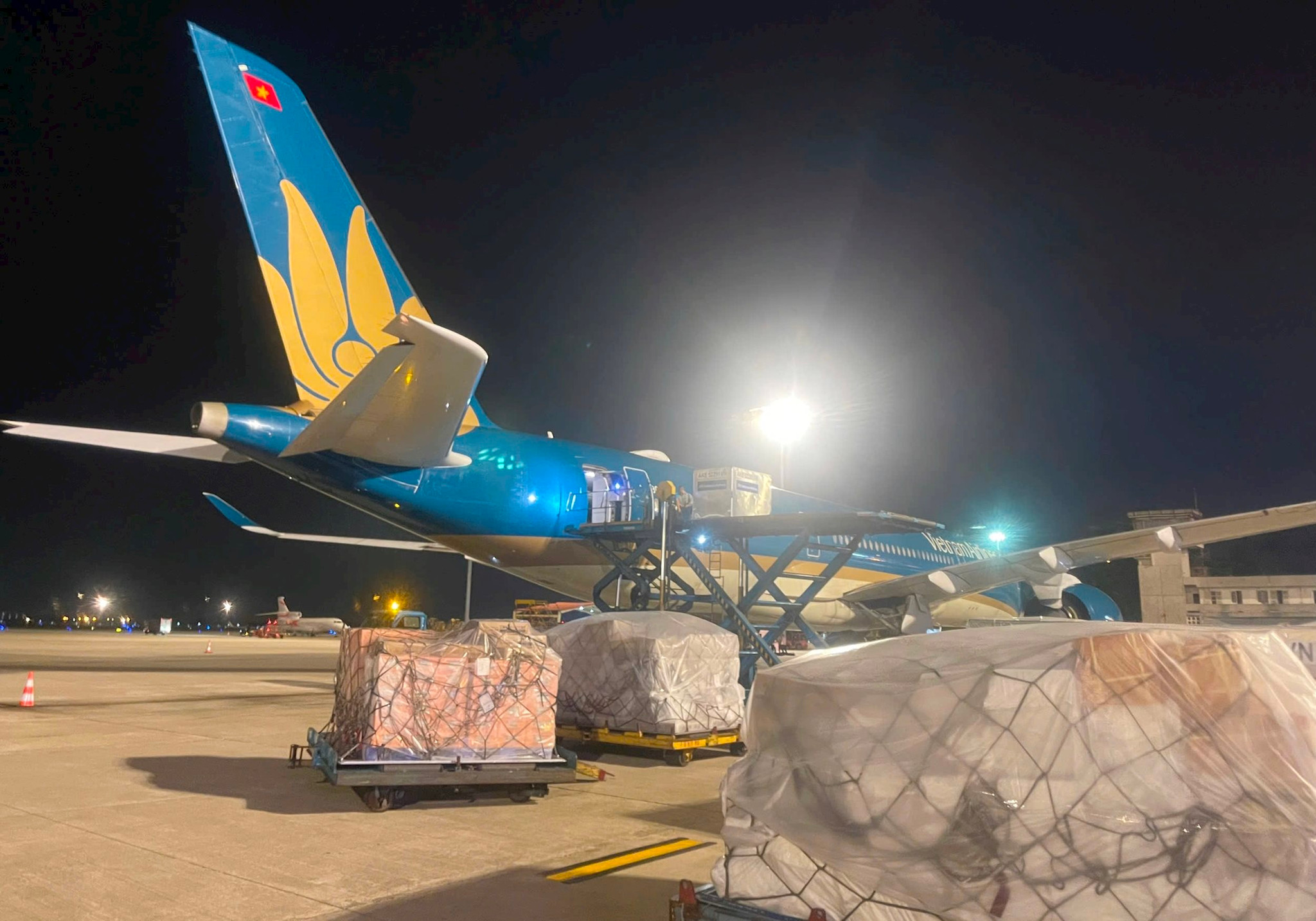 Chuyến bay đặc biệt thứ hai chở 46,8 tấn hàng hỗ trợ của Việt Nam đã cất cánh tới Venezuela
