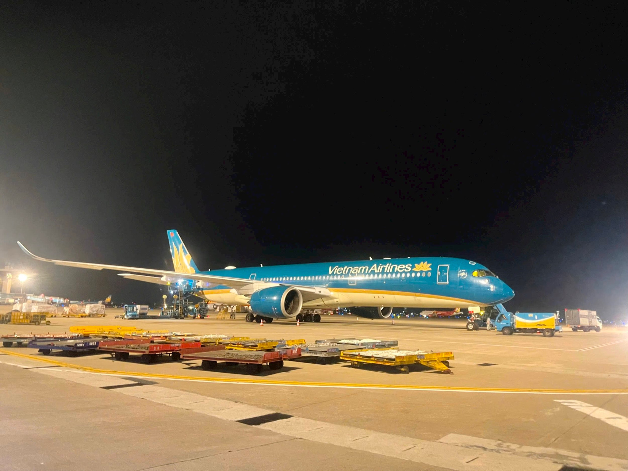 2.-chuyen-bay-mang-so-hieu-vn68-khai-thac-bang-may-bay-than-rong-airbus-a350-cat-canh-tu-cang-hang-khong-quoc-te-noi-bai-luc-23h30-ngay-29_6.jpg
