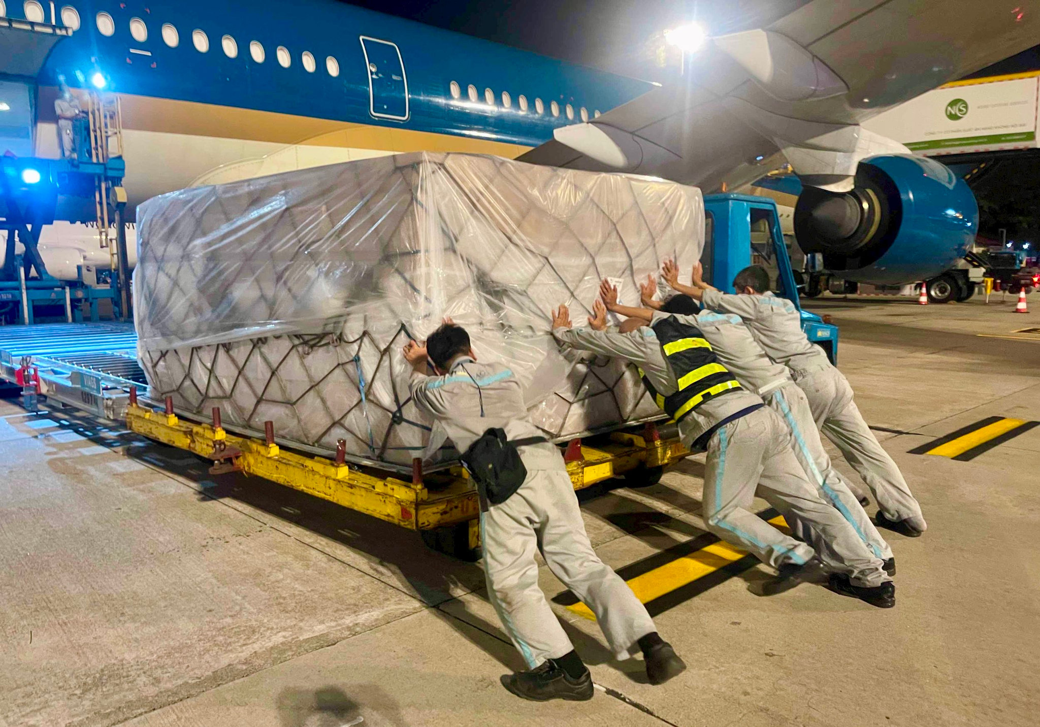 6.1.-vietnam-airlines-da-huy-dong-toi-da-nguon-luc-de-trien-khai-chuyen-bay-dac-biet-bao-dam-dua-hang-hoa-ho-tro-den-venezuela-trong-thoi-gian-som-nhat.jpg