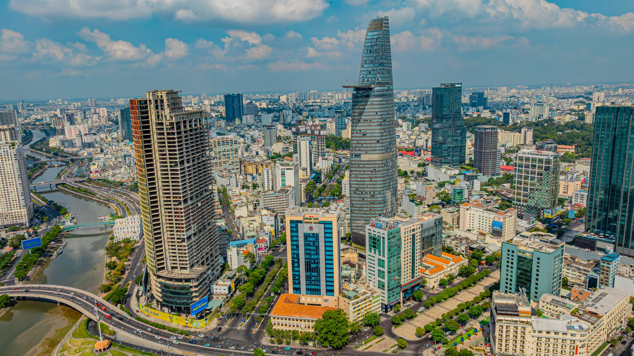 6toa-nha-cao-nhat-tphcm-17771096776401366470444.webp