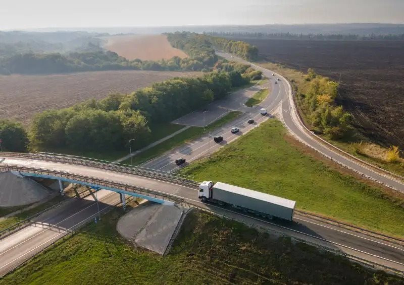 heavy-goods-vehicle-on-road-shut.jpg