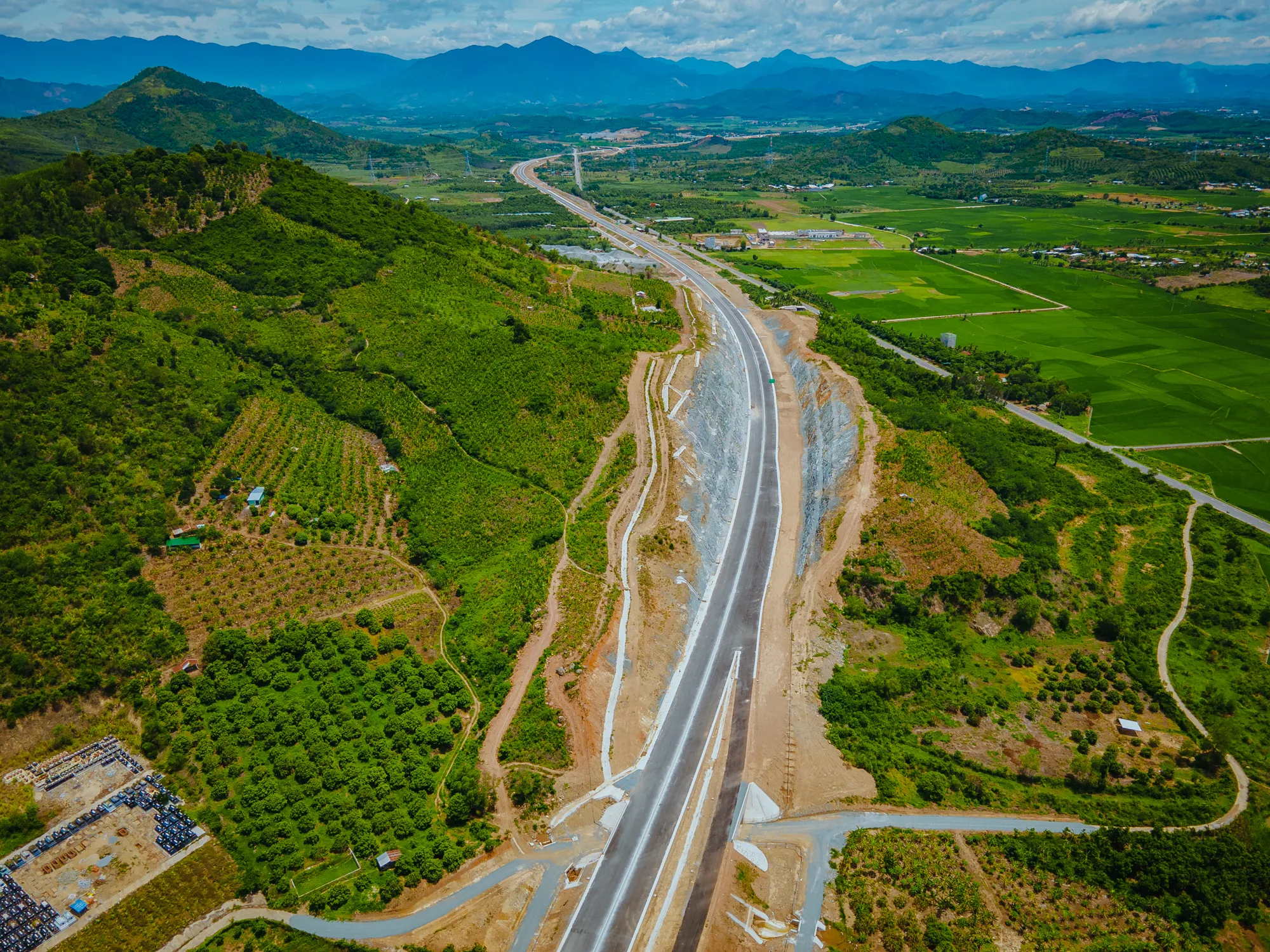 1-cao-toc-van-phong-nha-trang-17229206450541482540848-1735100053004-17351000536072041008306-1738974907992-17389749081601126051110.webp