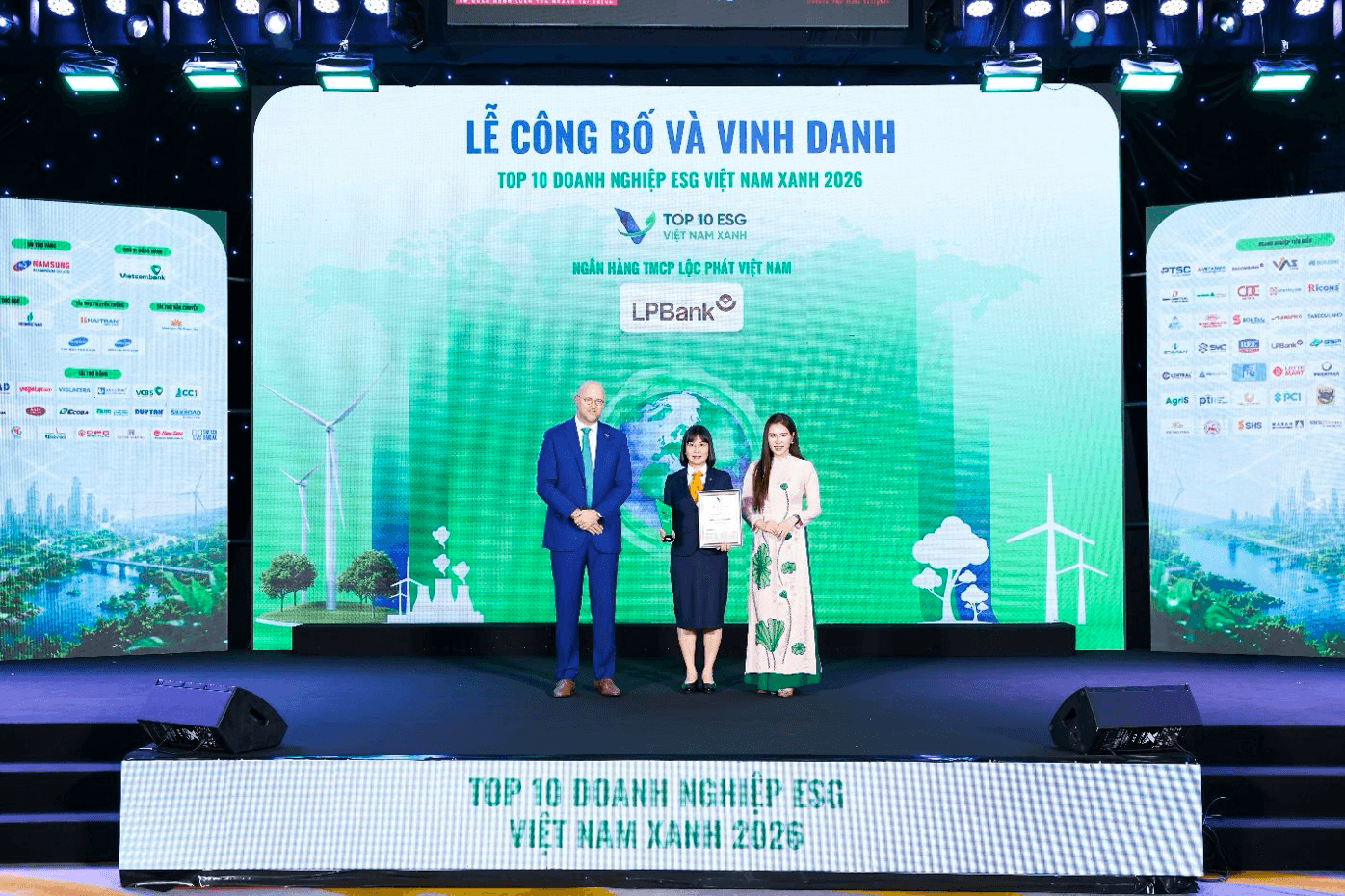 LPBank hai năm liên tiếp được vinh danh Green Leadership và Top 10 Ngân hàng ESG Việt Nam Xanh