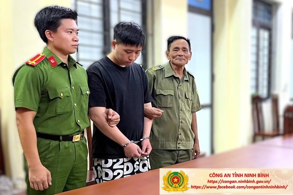Công an tiến hành điều tra loạt giao dịch chuyển tiền có nội dung sau: Một thanh niên sinh năm 2002 đã bị bắt