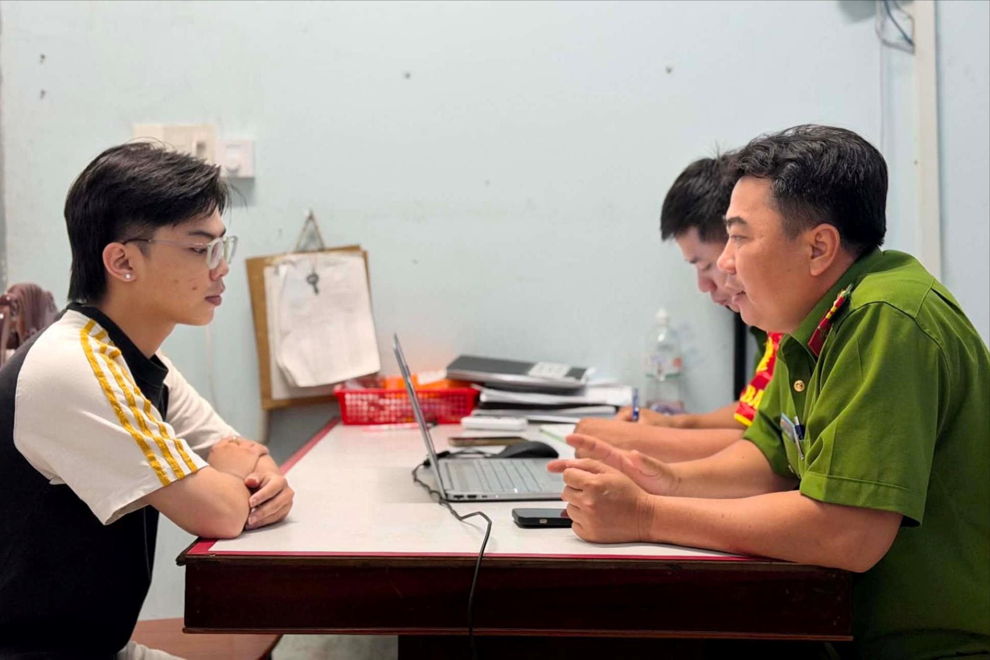 Tài khoản của thanh niên SN 2006 phát sinh giao dịch 4,5 tỷ đồng, công an phối hợp với ngân hàng khẩn trương xác minh