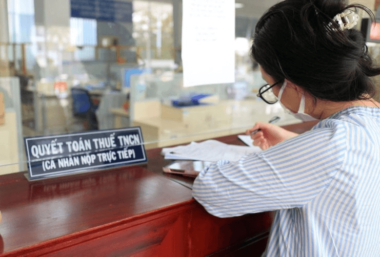 Lương 28 triệu đồng/tháng, có 1 người phụ thuộc, tôi phải nộp thuế TNCN bao nhiêu?

