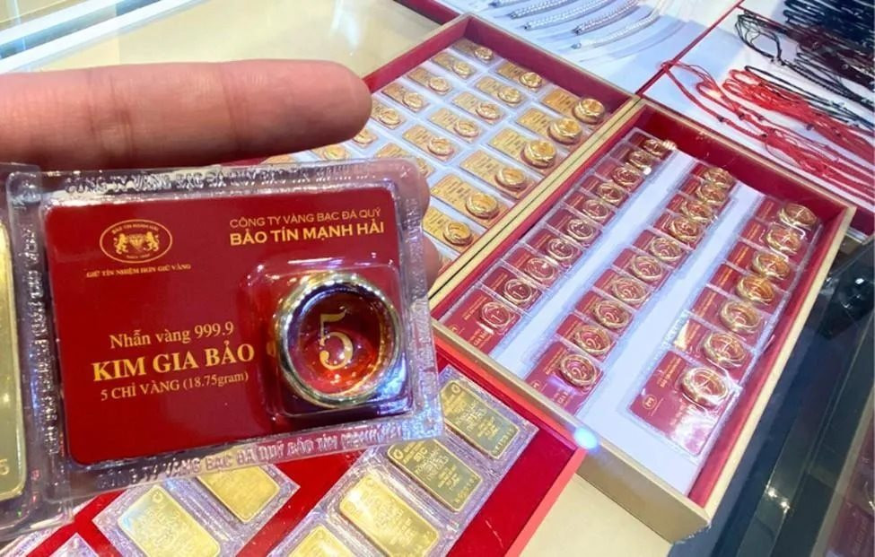 Giá vàng hôm nay (4/7) bất ngờ diễn biến kỳ lạ