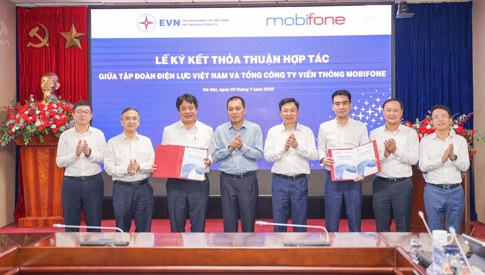 EVN bắt tay Mobifone, hướng tới mục tiêu lọt vào top 500 doanh nghiệp lớn nhất thế giới
