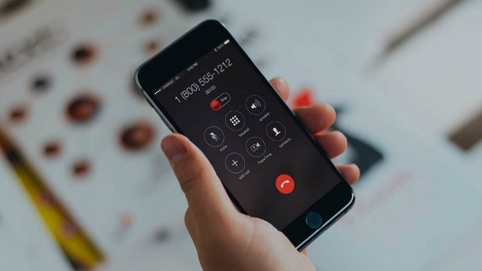 Vì sao điện thoại hiển thị đúng tên người thân gọi đến nhưng người dân vẫn bị kẻ gian lừa mất hàng trăm triệu đồng?