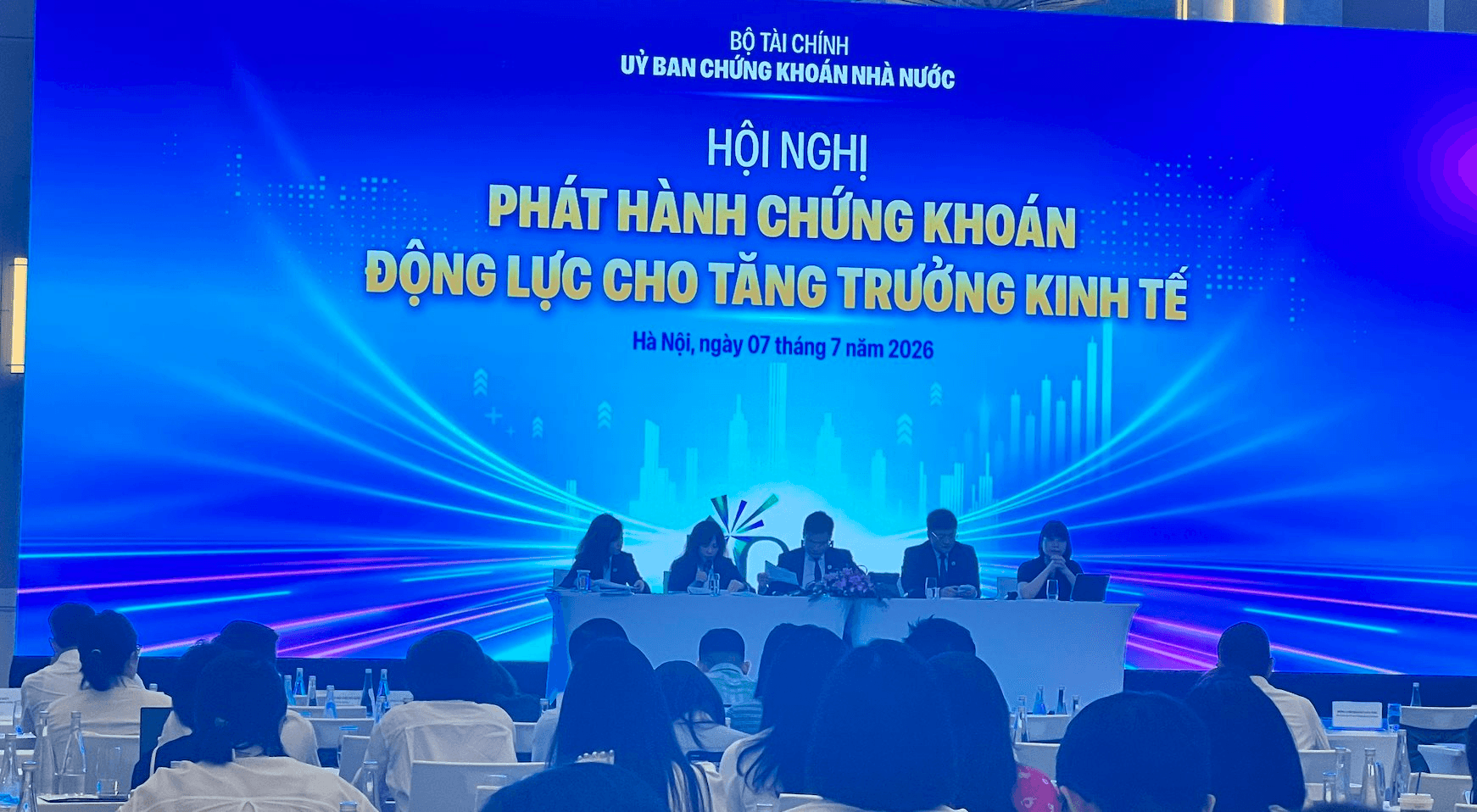 Chủ tịch UBCKNN chỉ ra yếu tố quyết định để chứng khoán Việt Nam thu hút dòng vốn ngoại