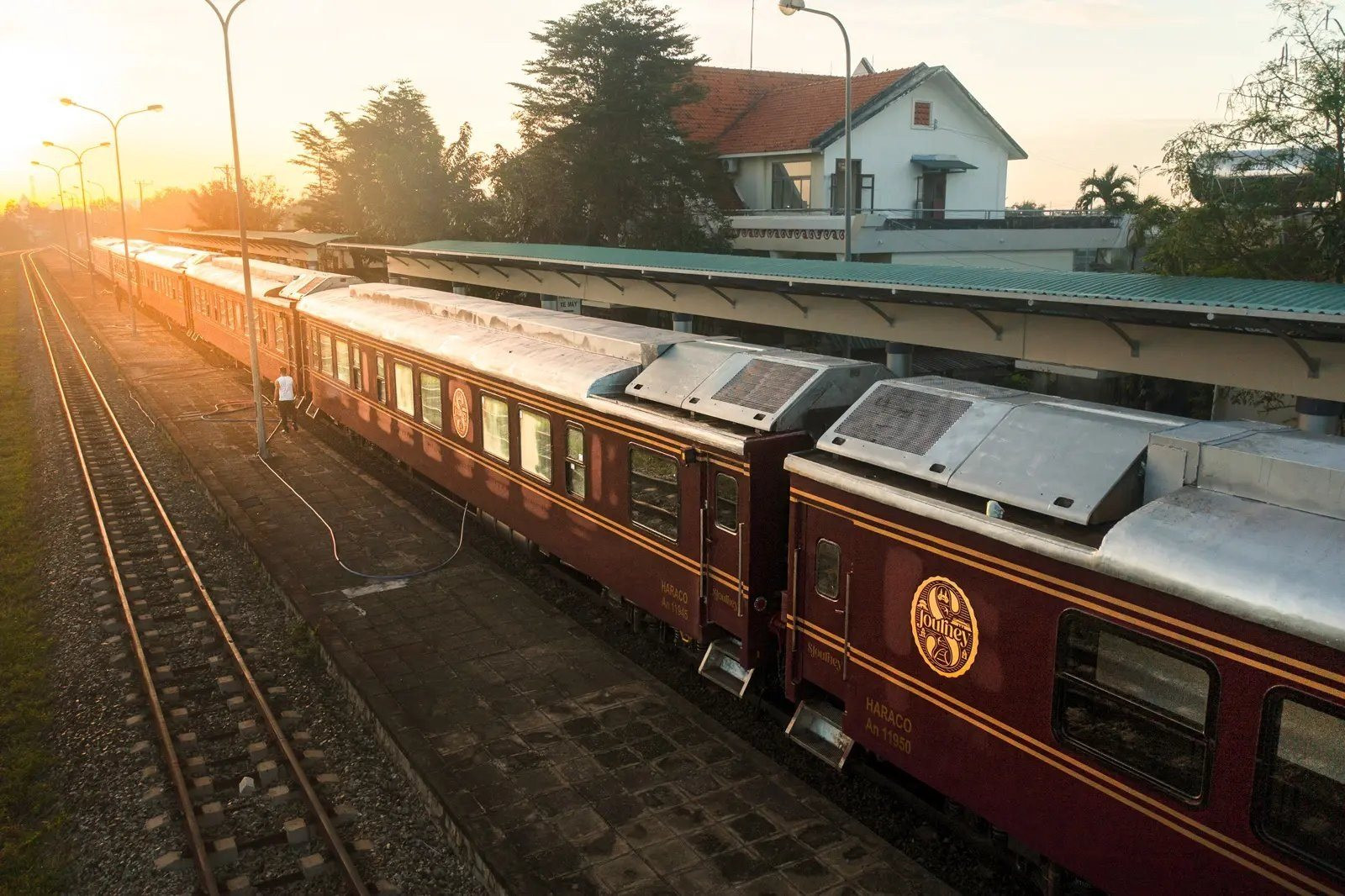 luxury-train-travel-1-optimized.jpg