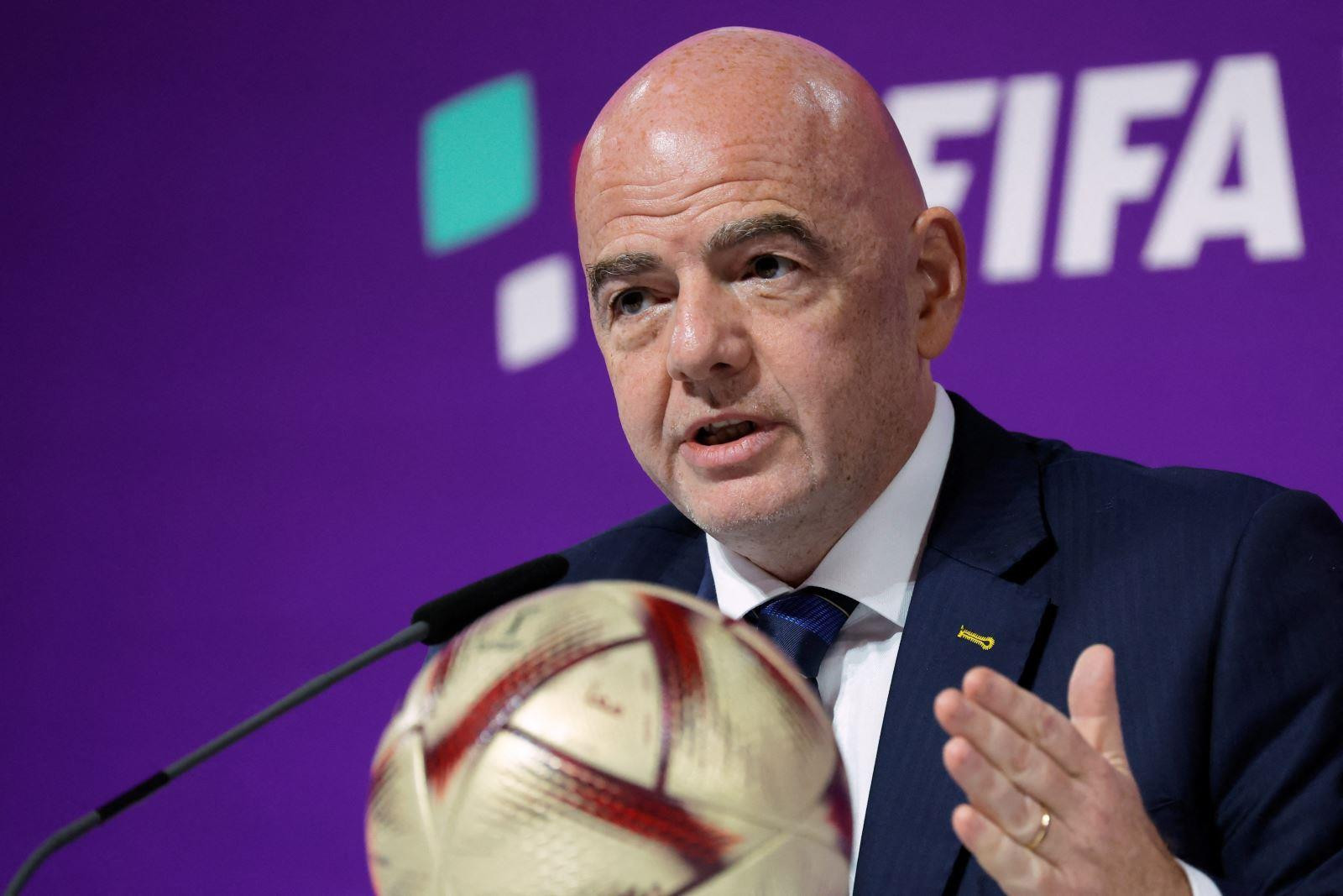 Yêu cầu điều tra Chủ tịch FIFA