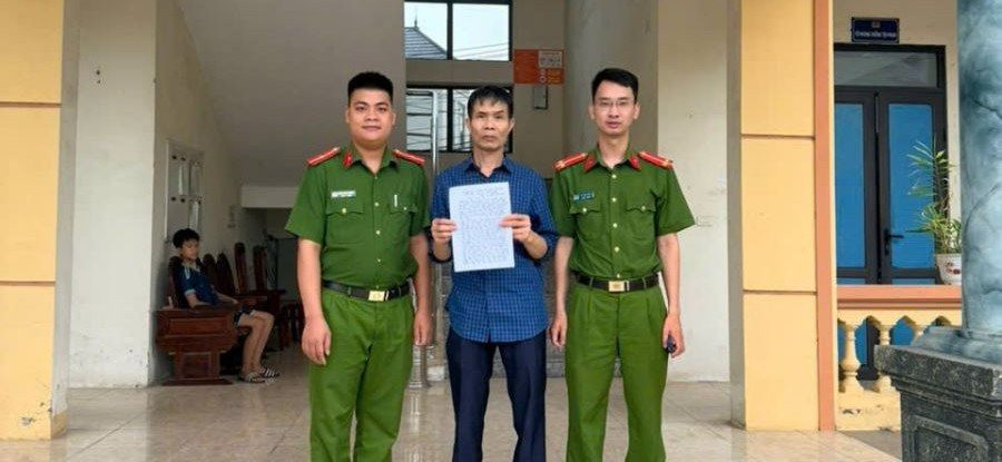 Công an điều tra giao dịch với nội dung sau: Người đàn ông SN 1972 phải trình báo sau khi chuyển khoản 40 triệu đồng từ tài khoản Vietcombank