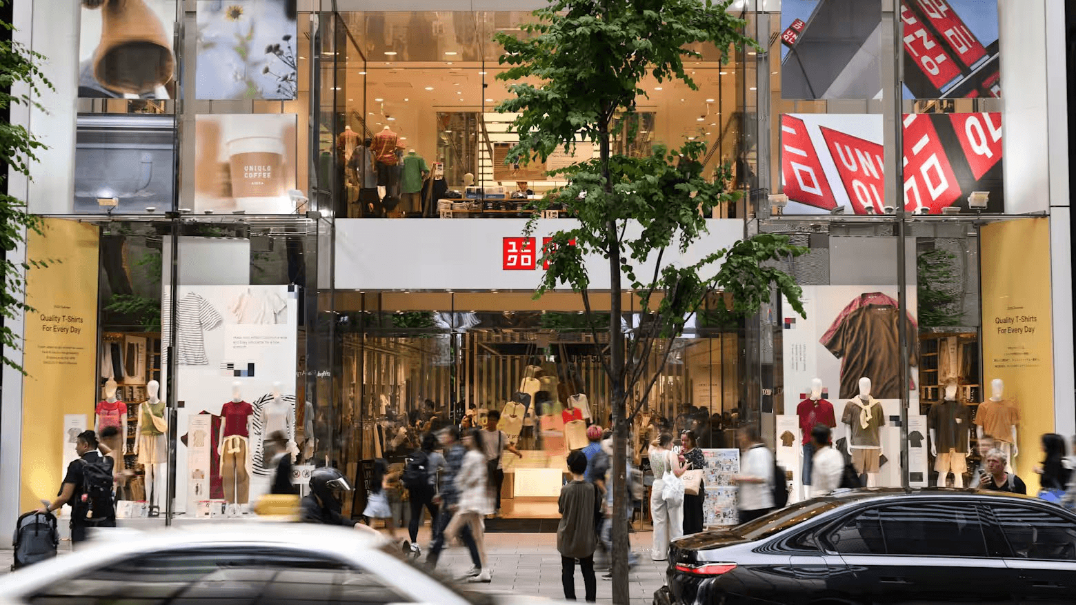 Lần đầu tiên trong lịch sử, công ty mẹ Uniqlo sắp vượt H&M 