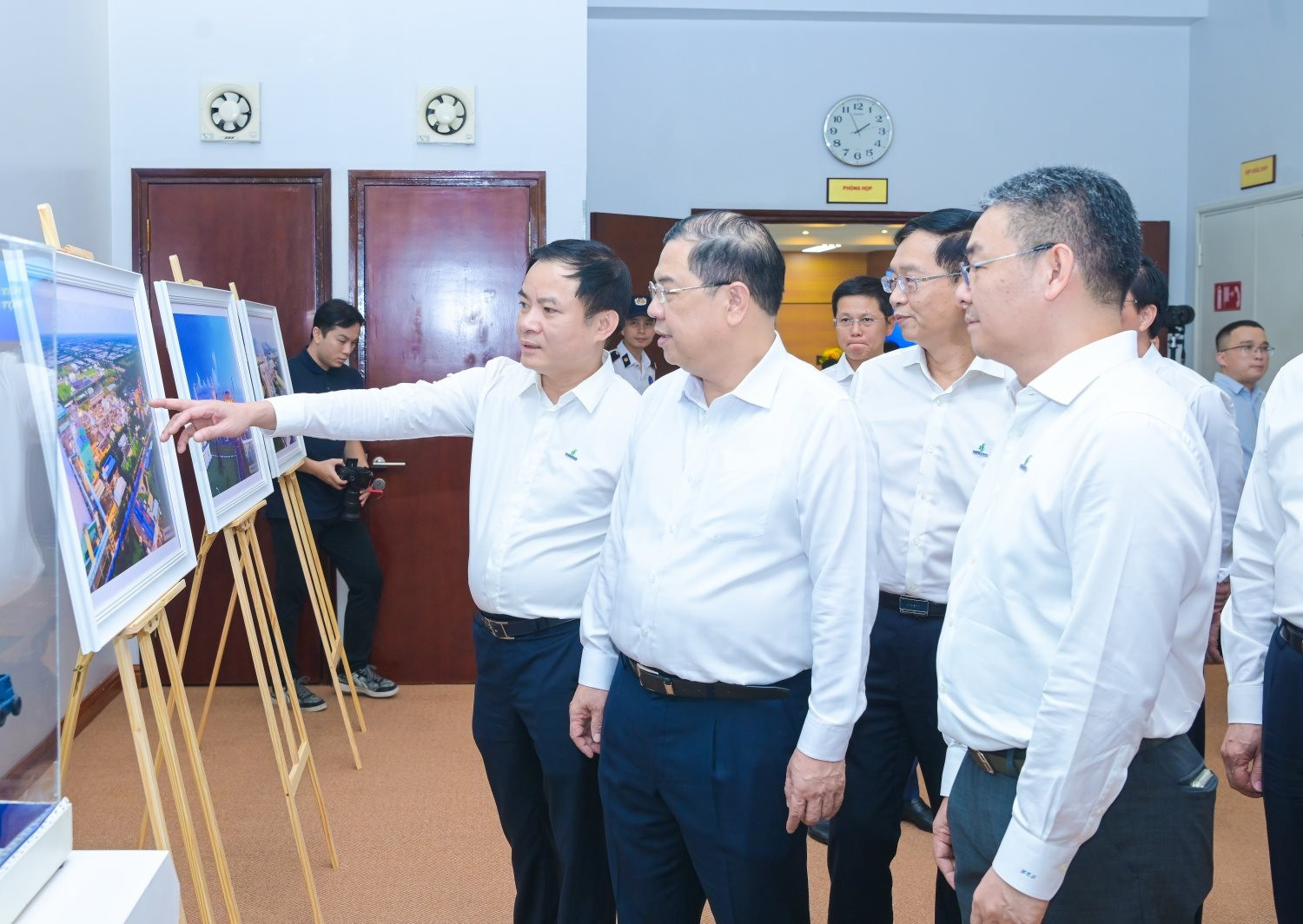 Phó Thủ tướng Thường trực Chính phủ Phạm Gia Túc: Petrovietnam đóng góp quan trọng vào ổn định kinh tế vĩ mô, bảo đảm các cân đối lớn của nền kinh tế