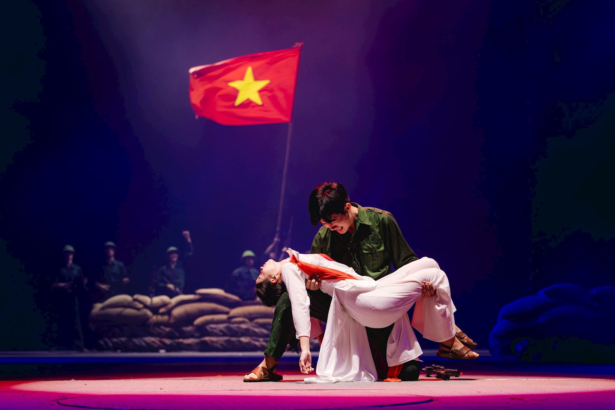 canh-xuc-dong.jpg