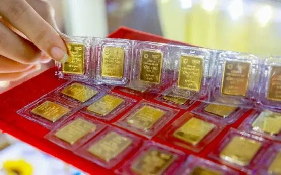 Người mua vàng lỗ nặng 4,5 triệu đồng/lượng chỉ sau một tuần, cả thị trường “nín thở” chờ  báo cáo từ Mỹ