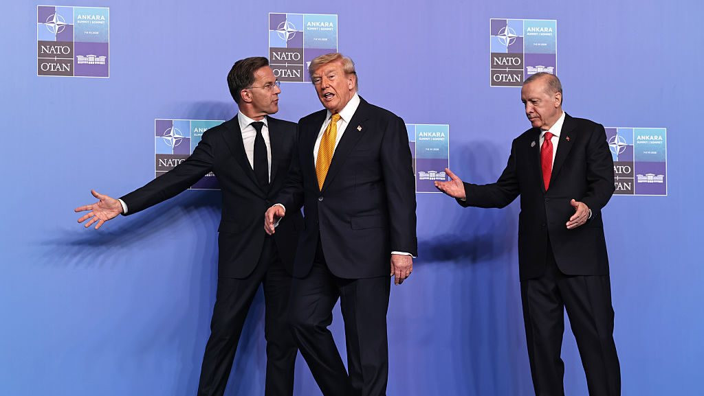 Hội nghị NATO đem tin vui 70 tỷ euro cho Ukraine, châu Âu vẫn '9 người 10 ý' - Ông Trump chấm '12 điểm'
